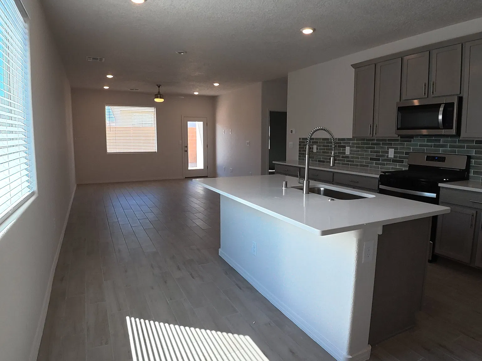 3 bed, 1550 sqft, $2,250 — Photo 2