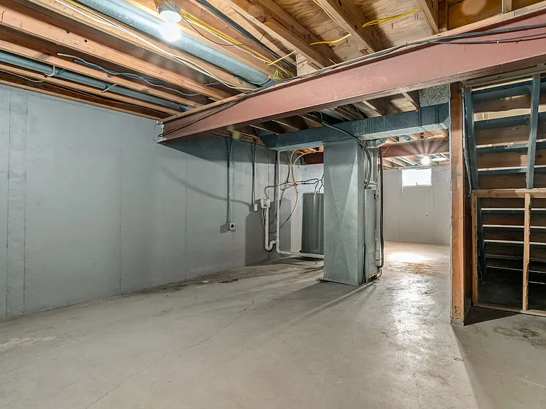 2628 Delavan Ave — Photo 2