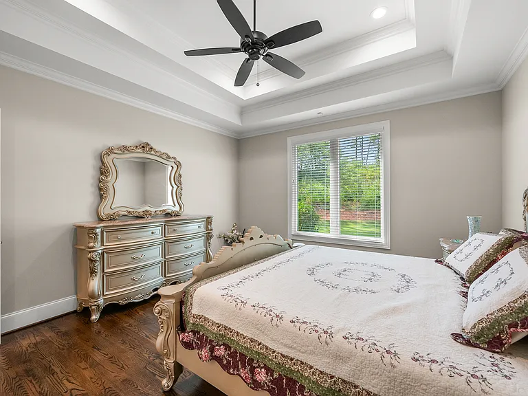 124 Chestnut Pond Ln — Photo 8