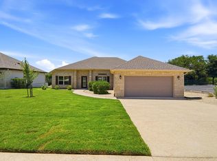 2011 Athens Ave, Kerrville, TX 78028