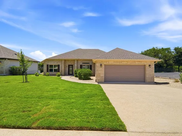 2011 Athens Ave, Kerrville, TX 78028