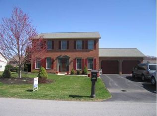1569 Buttercup Dr, Chambersburg, PA 17202
