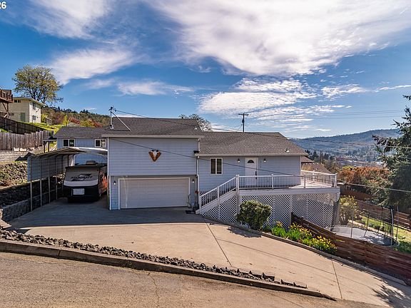 2nd image of 918 NE Malheur Ave