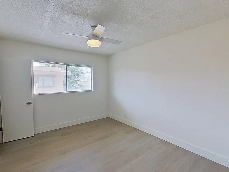 437-443 W Valencia Dr — Photo 13