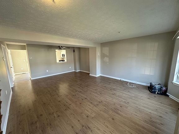 3rd image of 784 Medinah Cir
