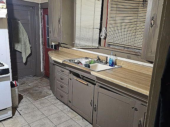 4th image of 204 Mincer Ave
