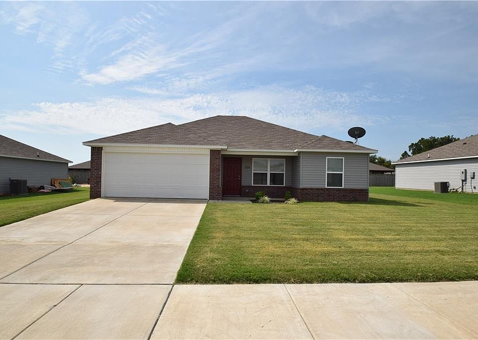 1st image of 804 NW Evans Cir