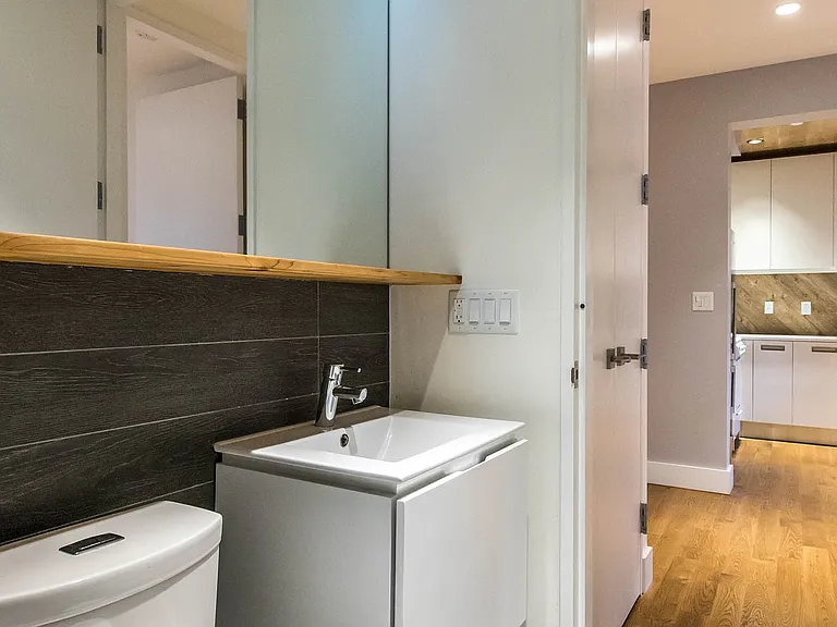 69 Ten Eyck St #2E — Photo 20