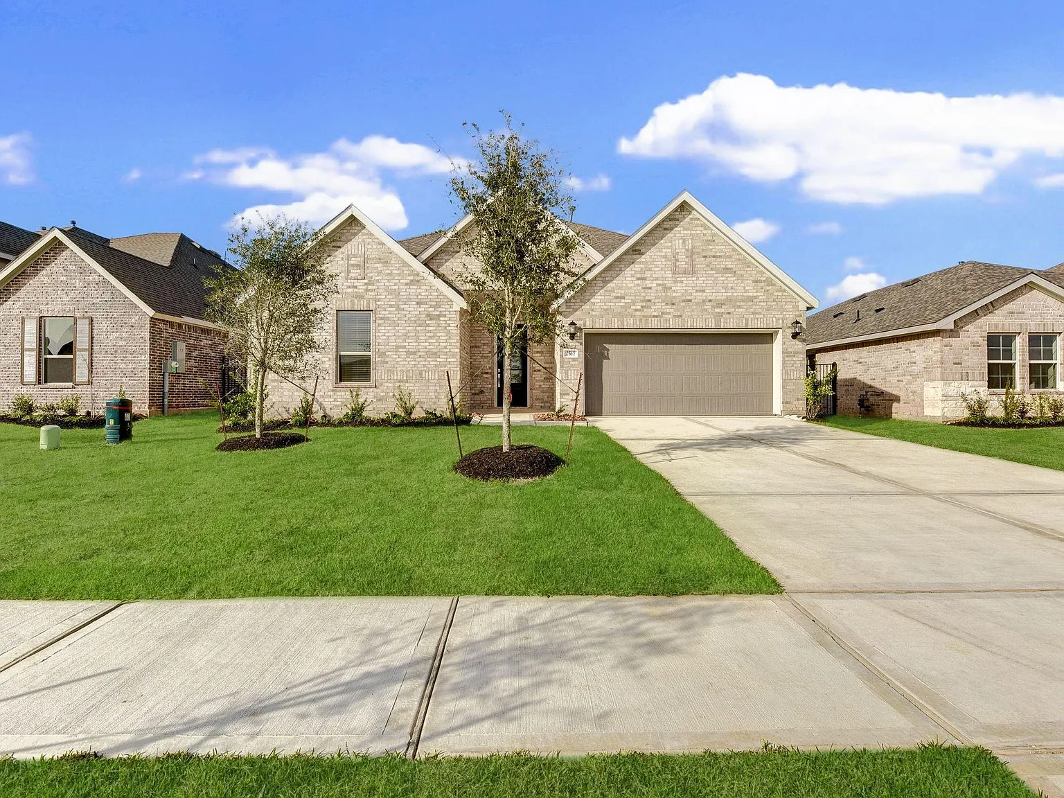 4 bed, 3.0 bath, 2731 sqft, $2,950 — Photo 2
