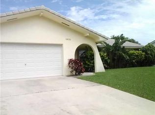 9820 S Dogwood Ave, Palm Beach Gardens, FL 33410