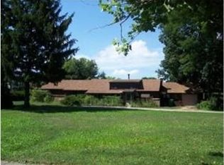 223 Central Ave, Genoa, IL 60135