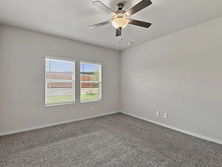810 Honeydew Ln — Photo 37