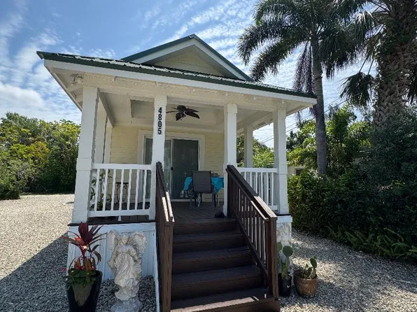 4805 Reno Dr, Sarasota, FL 34233