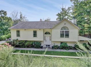 20 Godfrey Rd, Bloomingburg, NY 12721