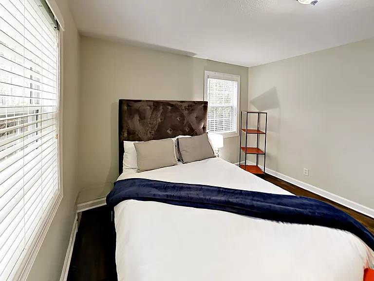 913 Emmett Ave — Photo 15