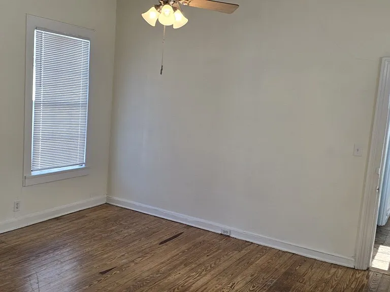 331 College St — Photo 10