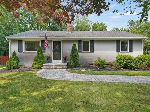 2 Hemenway Rd, Framingham, MA 01701