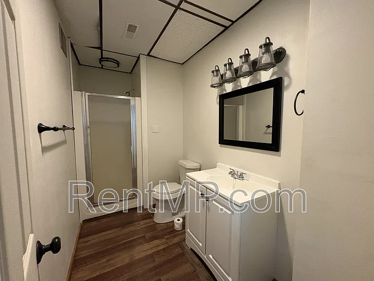 931 S Fancher Ave #B — Photo 8