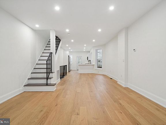 3rd image of 5114 Warrington Ave