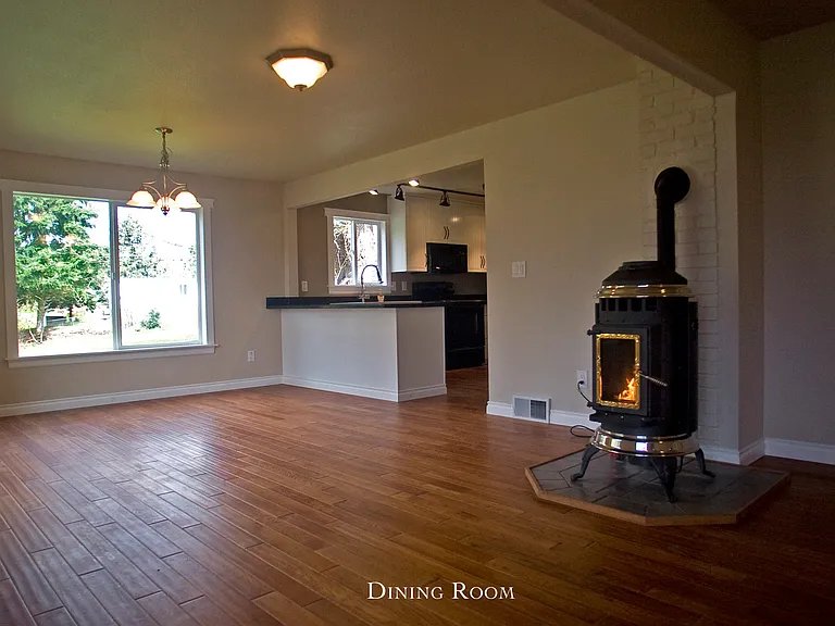 25718 John St — Photo 2