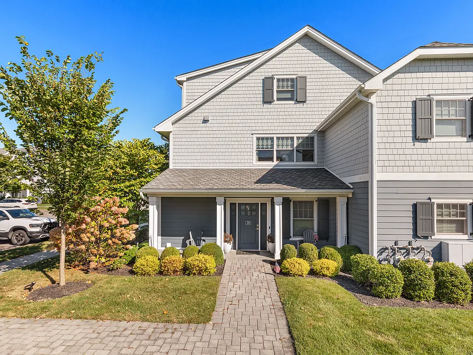 20 Village Green Dr