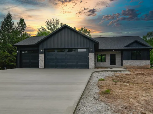 N4775 Largo Ln, Krakow, WI 54137