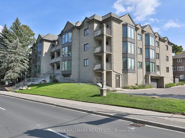 21 George St #305, Aurora, ON L4G 2S1