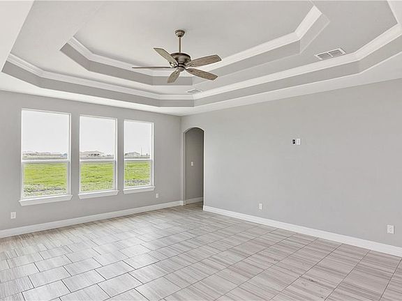 5th image of 2450 Shaftsbury Dr