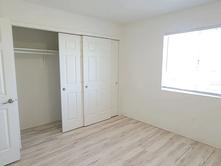 3205 N Main St — Photo 13