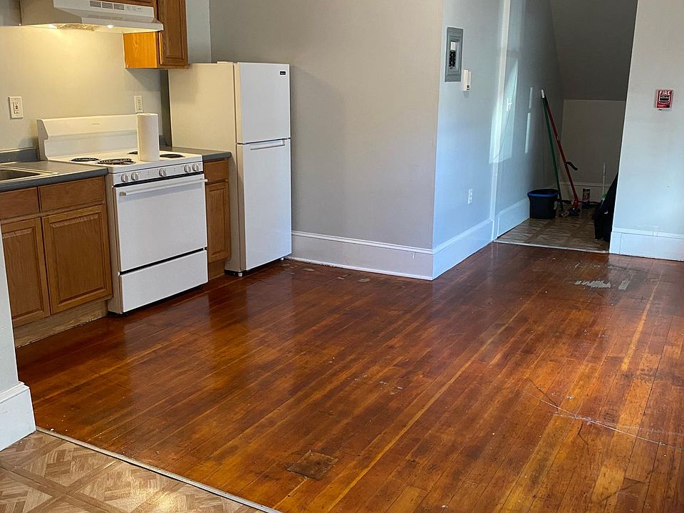 2nd image of 365 Crescent St #6