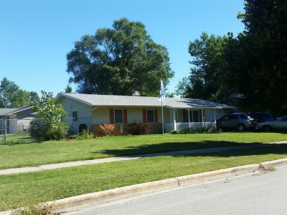2nd image of 322 Stratford Cir