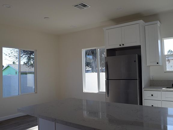 3rd image of 124 Oaklawn Ave