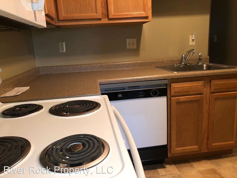 1st image of 619 6th St E #7796299