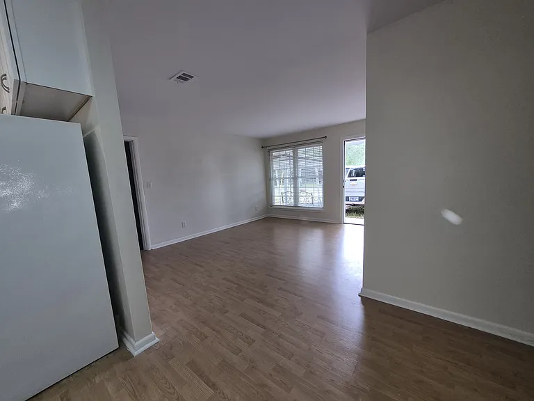 517 Winthrop St — Photo 4