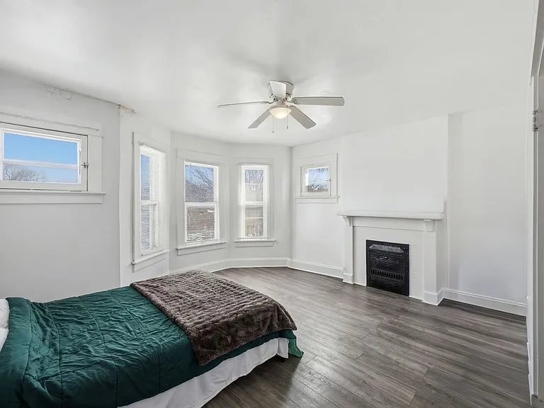 2209 Summit St — Photo 5