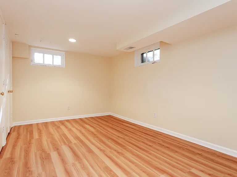 7 Susan Ct — Photo 18