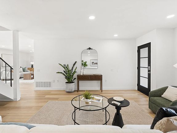 4th image of 4547 Lisann St