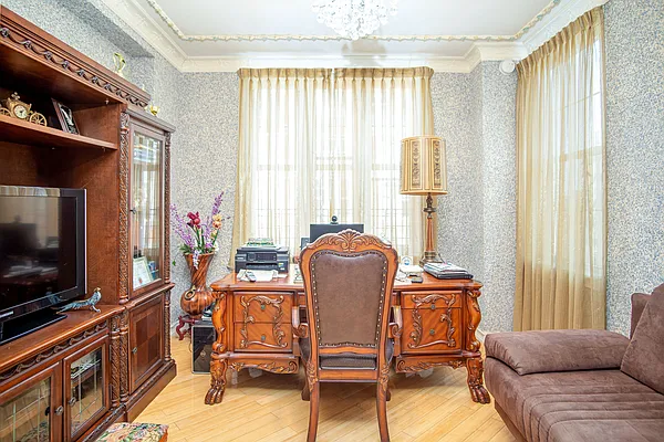 Sold by Azbel Real Estate, Inc. | media 9