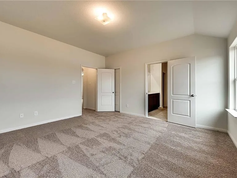 1810 Douglas St — Photo 14