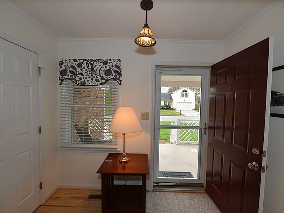 2nd image of 646 Blackthorne Dr