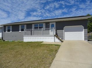 6 Eckleson Rd, Bismarck, ND 58504