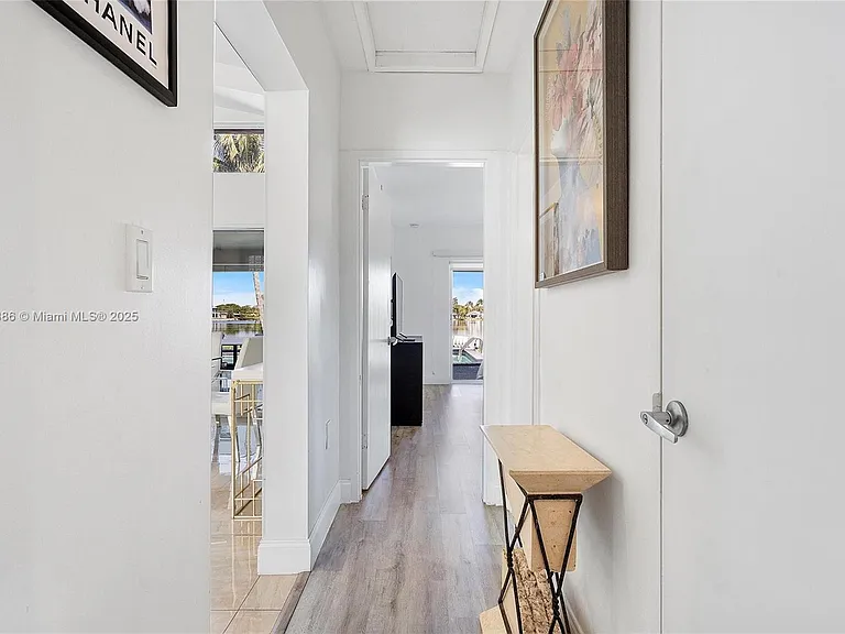 2541 NE 195th St — Photo 48