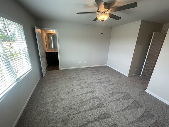 4th image of 1100 Peony Ln