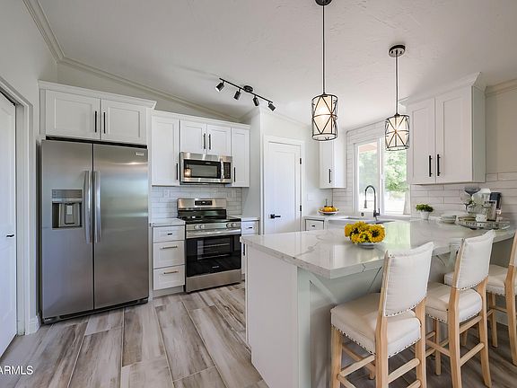 3rd image of 10546 W OAKMONT Drive