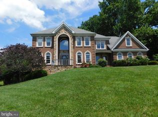 516 Pond View Ln, Cockeysville, MD 21030