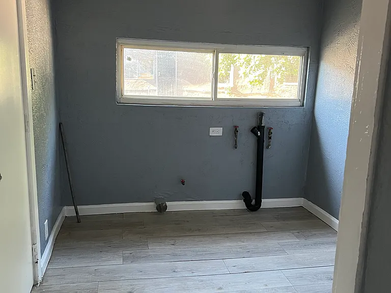 2973 S Newman Ave — Photo 5