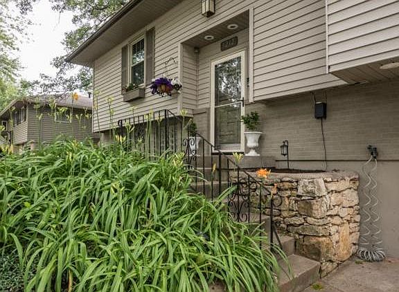 3rd image of 5212 Goodman Ln