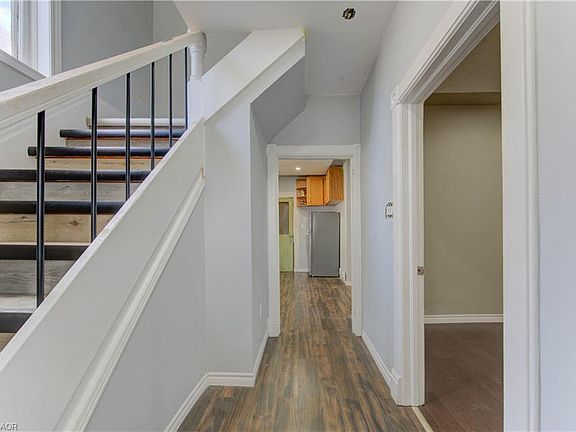3rd image of 138 Courtland Ave E