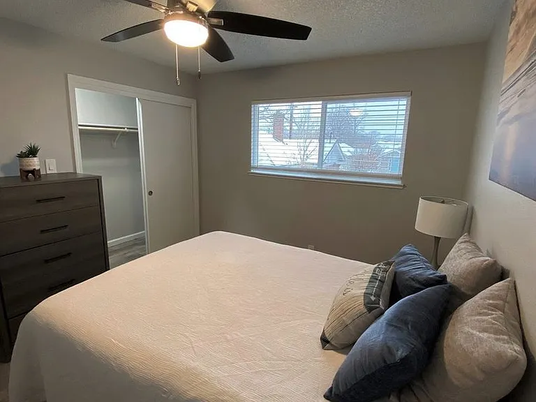 311 E Taylor St — Photo 8