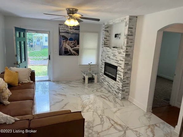 2711 Narragansett Dr, Louisville, KY 40210